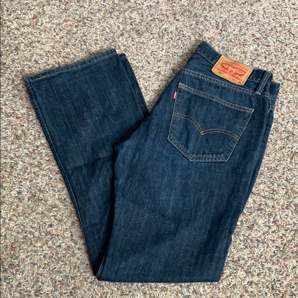 Men’s Levi’s 527 bootcut jeans. Dark wash.